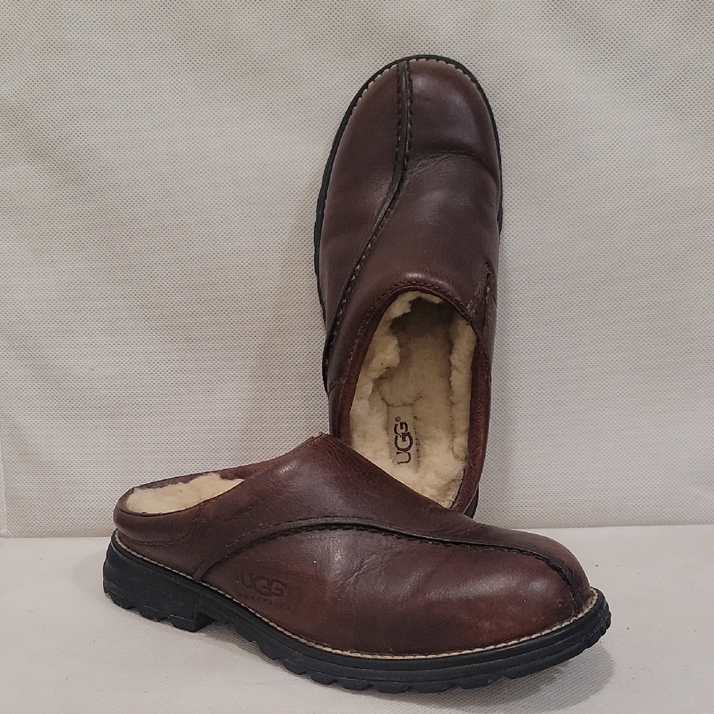 UGG BROWN LEATHER MULES CLOGS (sz 6)